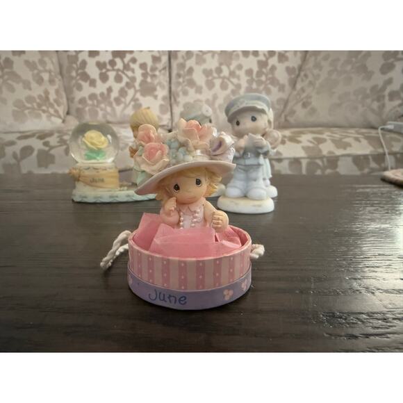 Vintage Precious Moments Figurines – Enesco Collectibles - Lot of 5 - Picture 3 of 8